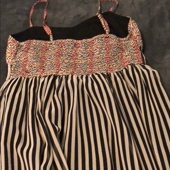 ** Fun dress just in time for the summer 🌞 - Picture 5 of 7